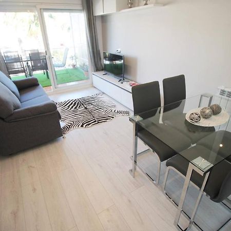 Family Deluxe Apartment Beach Castelldefels Bagian luar foto