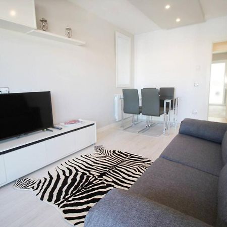 Family Deluxe Apartment Beach Castelldefels Bagian luar foto
