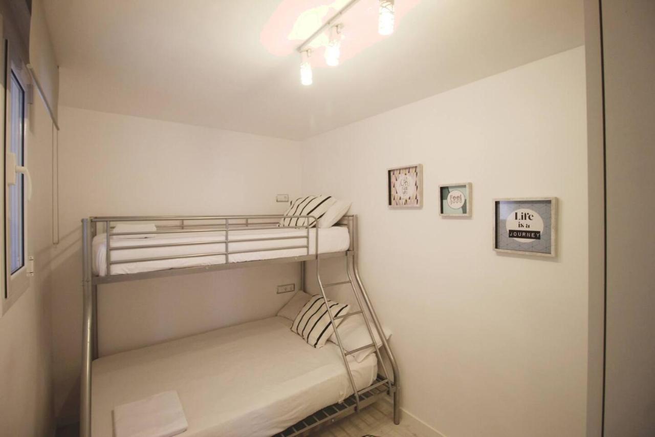 Family Deluxe Apartment Beach Castelldefels Bagian luar foto