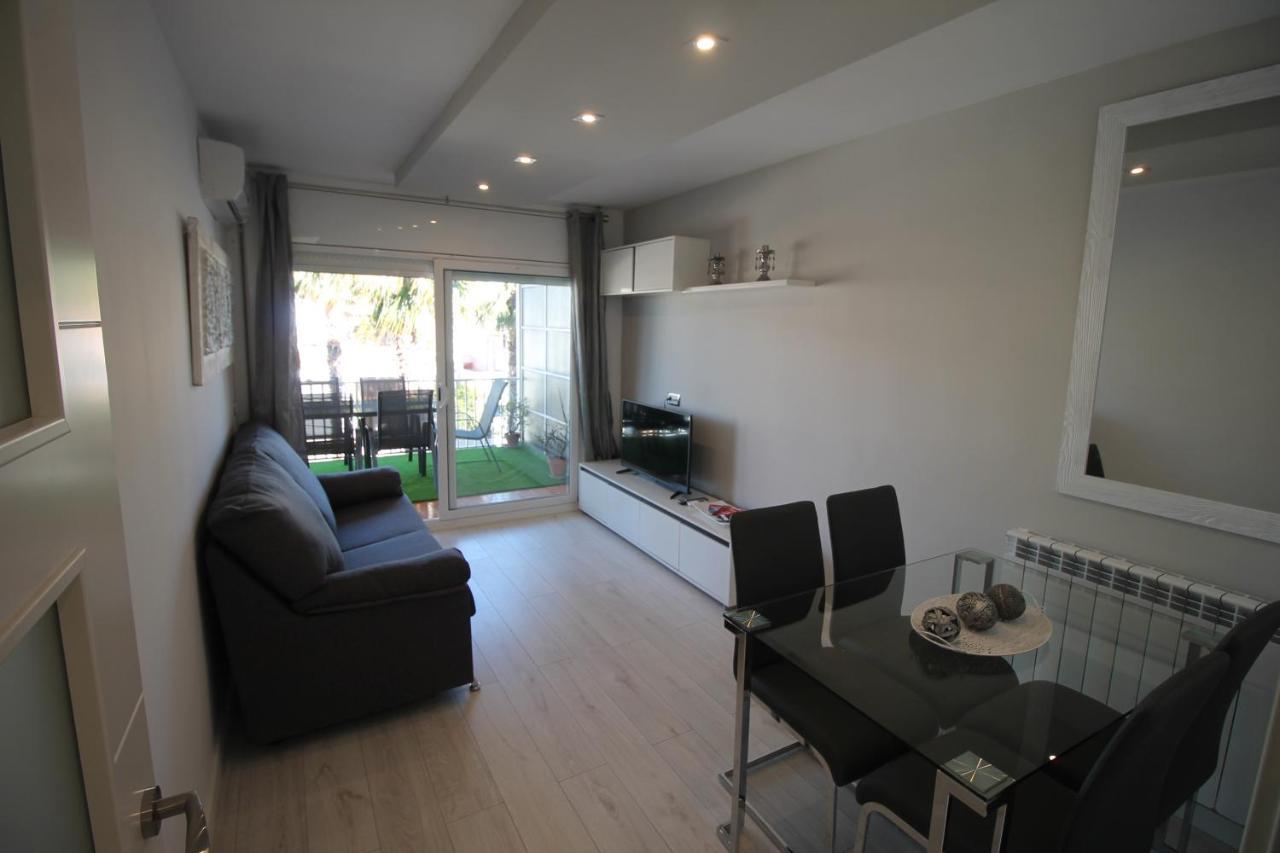 Family Deluxe Apartment Beach Castelldefels Bagian luar foto