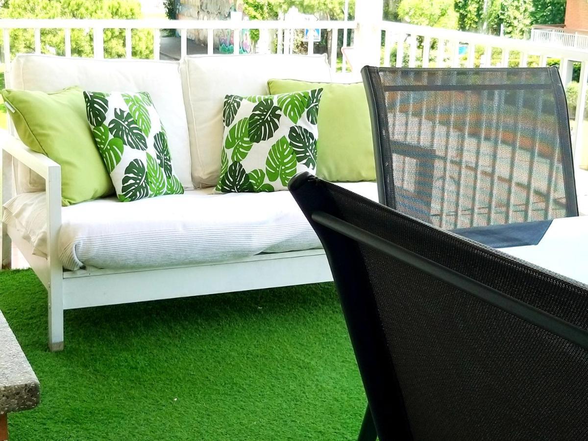 Family Deluxe Apartment Beach Castelldefels Bagian luar foto